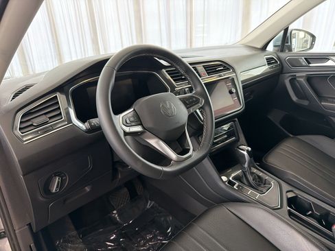Used 2022 Volkswagen Tiguan SE FWD image 4