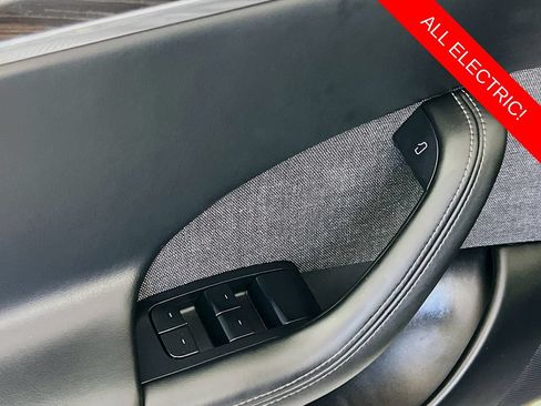 Used 2023 Tesla Model S AWD/4WD image 18