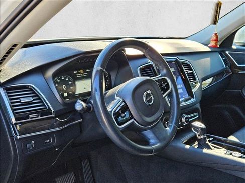 Used 2017 Volvo XC90 T6 Momentum w/ Vision Package image 11