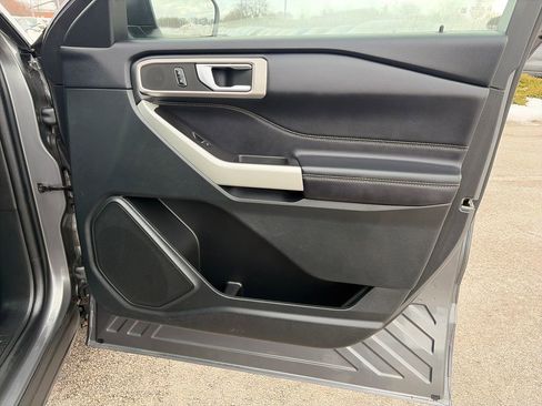 Used 2023 Ford Explorer XLT w/ Equipment Group 202A image 9