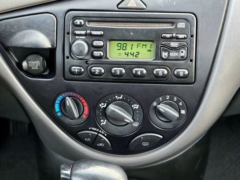 Used 2004 Ford Focus SE image 18
