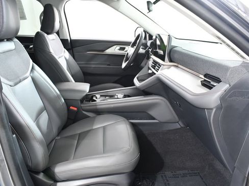 New 2026 Ford Explorer Active AWD/4WD image 10