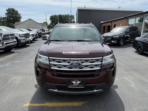 Used 2018 Ford Explorer XLT w/ Equipment Group 202A FWD image 2