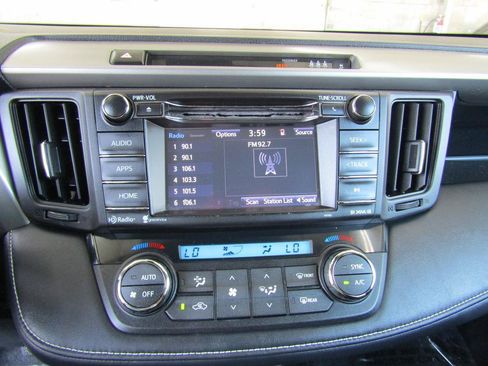 Used 2017 Toyota RAV4 XLE FWD image 17