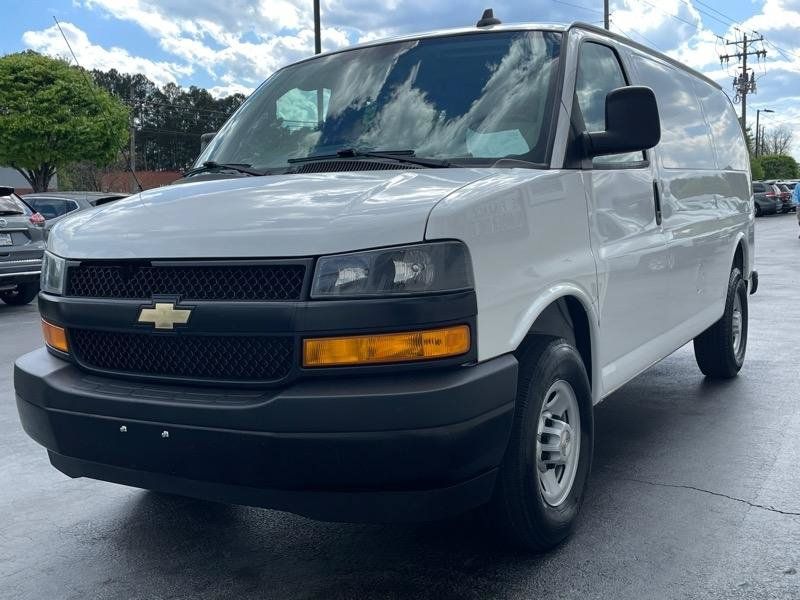 Used 2020 Chevrolet Express 3500 w/ Driver Convenience Package RWD image 4