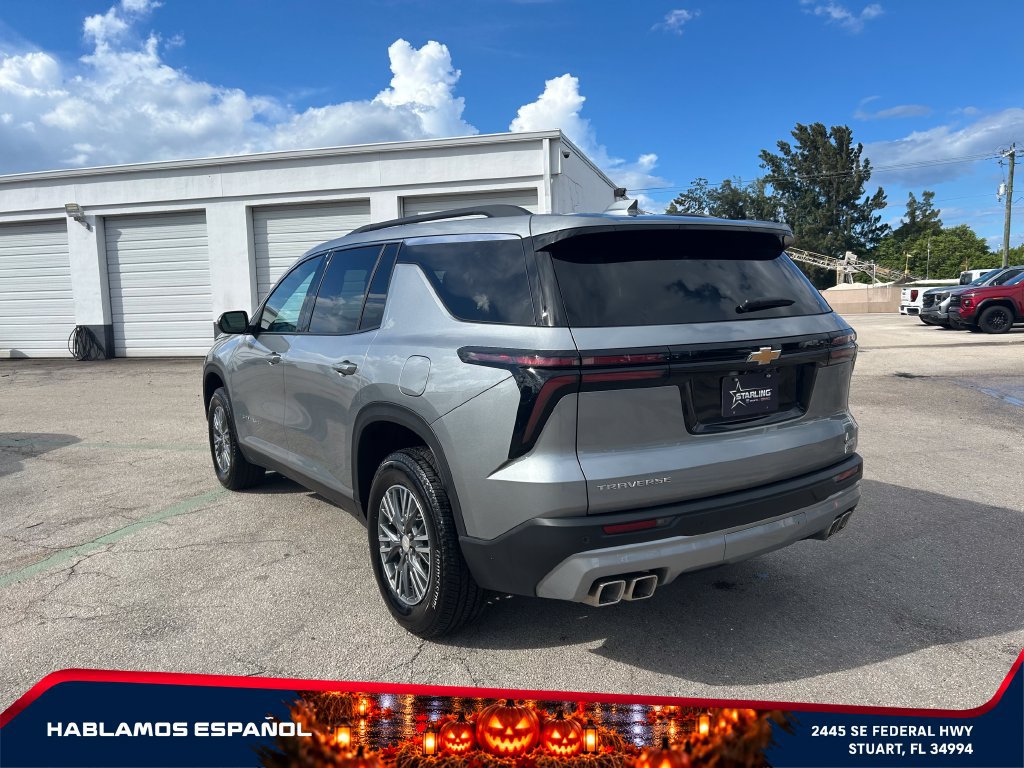 Used 2026 Chevrolet Traverse LT FWD image 7