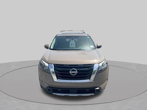 Certified 2025 Nissan Pathfinder Platinum w/ Cargo Package AWD/4WD image 10