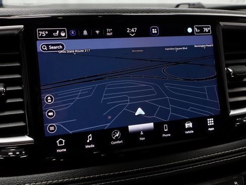 Used 2023 Chrysler Pacifica Limited FWD image 3