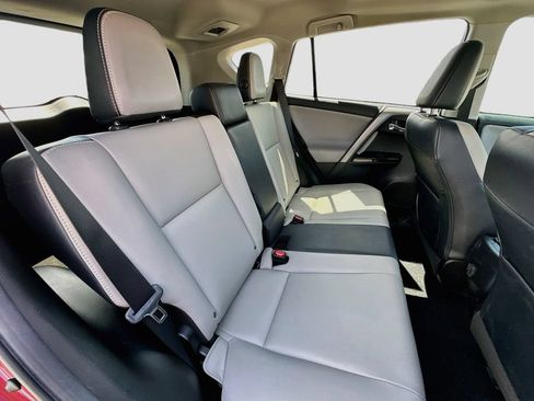 Used 2018 Toyota RAV4 Limited FWD image 24