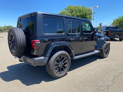 Used 2023 Jeep Wrangler Unlimited Sahara w/ Cold Weather Group AWD/4WD image 4