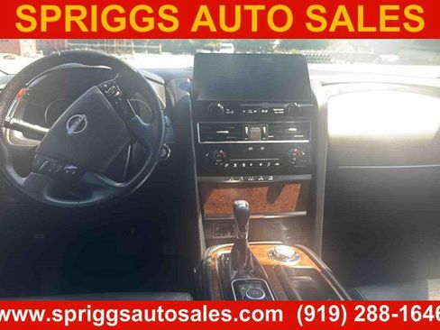 Used 2024 Nissan Armada SL w/ Captain's Chairs Package AWD/4WD image 4
