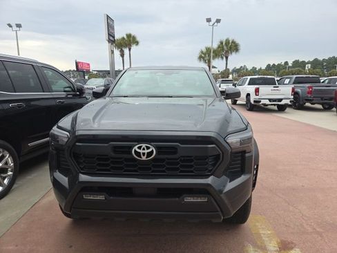 Used 2024 Toyota Tacoma TRD Off-Road image 5