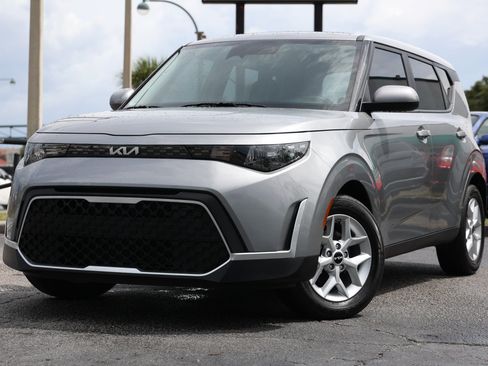 Used 2025 Kia Soul S FWD image 1