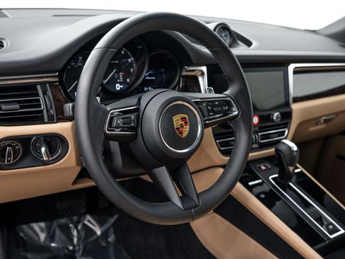 Certified 2026 Porsche Macan AWD/4WD image 13