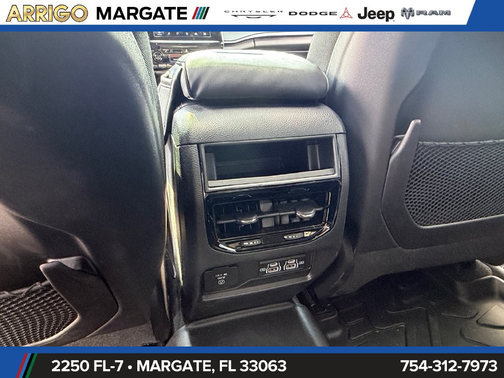 Used 2024 Jeep Grand Cherokee Altitude RWD image 12