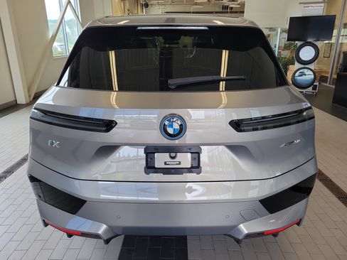 Used 2023 BMW iX xDrive50 w/ Sport Package AWD/4WD image 6