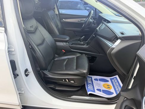 Used 2017 Cadillac XT5 Luxury w/ Driver Awareness Package FWD image 18