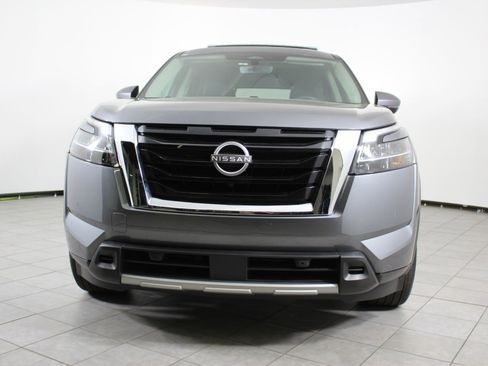 Used 2024 Nissan Pathfinder Platinum image 6