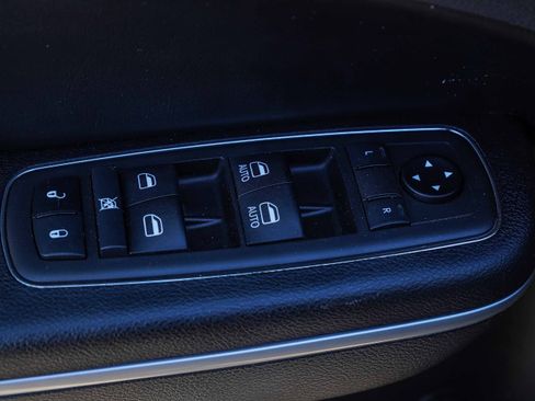 Used 2021 Chrysler 300 Touring image 17