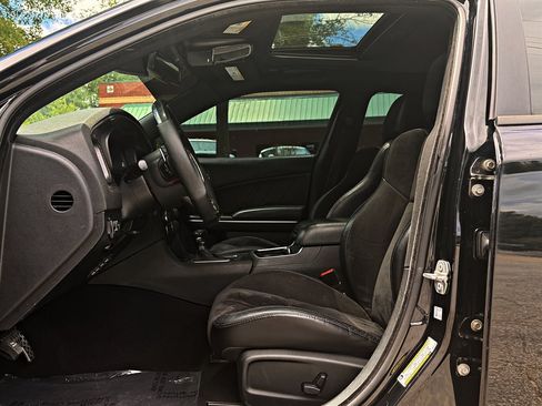 Used 2019 Dodge Charger Scat Pack w/ Dynamics Package RWD image 10