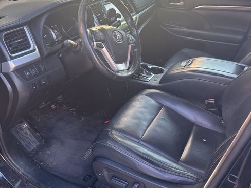 Used 2017 Toyota Highlander Limited image 6