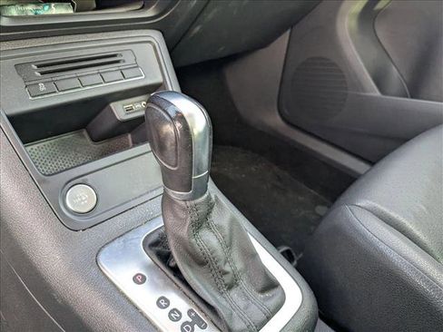 Used 2016 Volkswagen Tiguan SE image 11