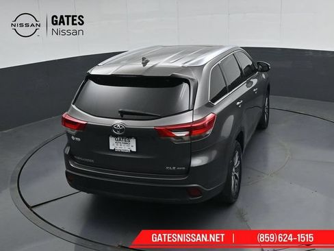 Used 2018 Toyota Highlander XLE AWD/4WD image 53