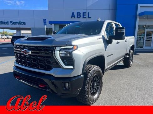 Used 2025 Chevrolet Silverado 2500 ZR2 w/ Technology Package AWD/4WD image 1