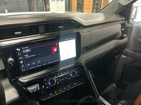 Used 2022 GMC Sierra 1500 AT4 w/ AT4 Preferred Package AWD/4WD image 14