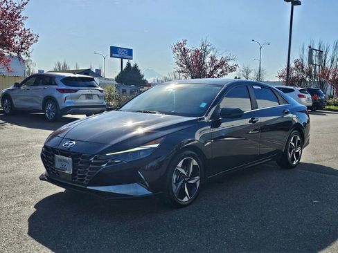 Used 2023 Hyundai Elantra Limited image 3