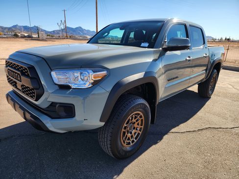 Used 2023 Toyota Tacoma TRD Off-Road image 3
