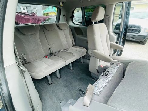 Used 2012 Kia Sedona LX w/ PWR Pkg FWD image 17