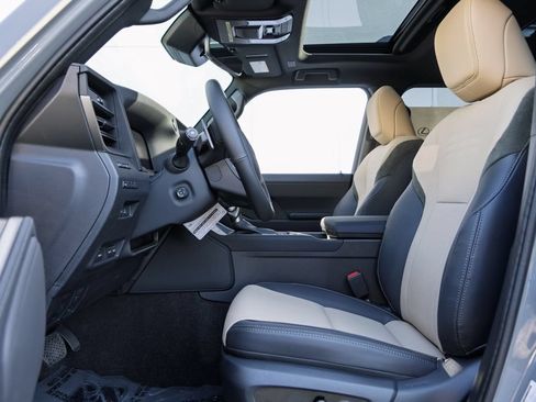 New 2026 Lexus GX 550 AWD/4WD image 17