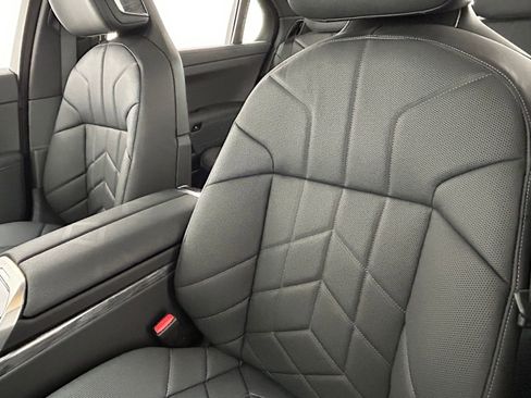 Used 2025 BMW 760i xDrive w/ Executive Package image 28