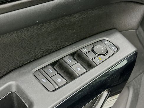 Used 2023 Nissan Pathfinder SV w/ SV Premium Package image 15