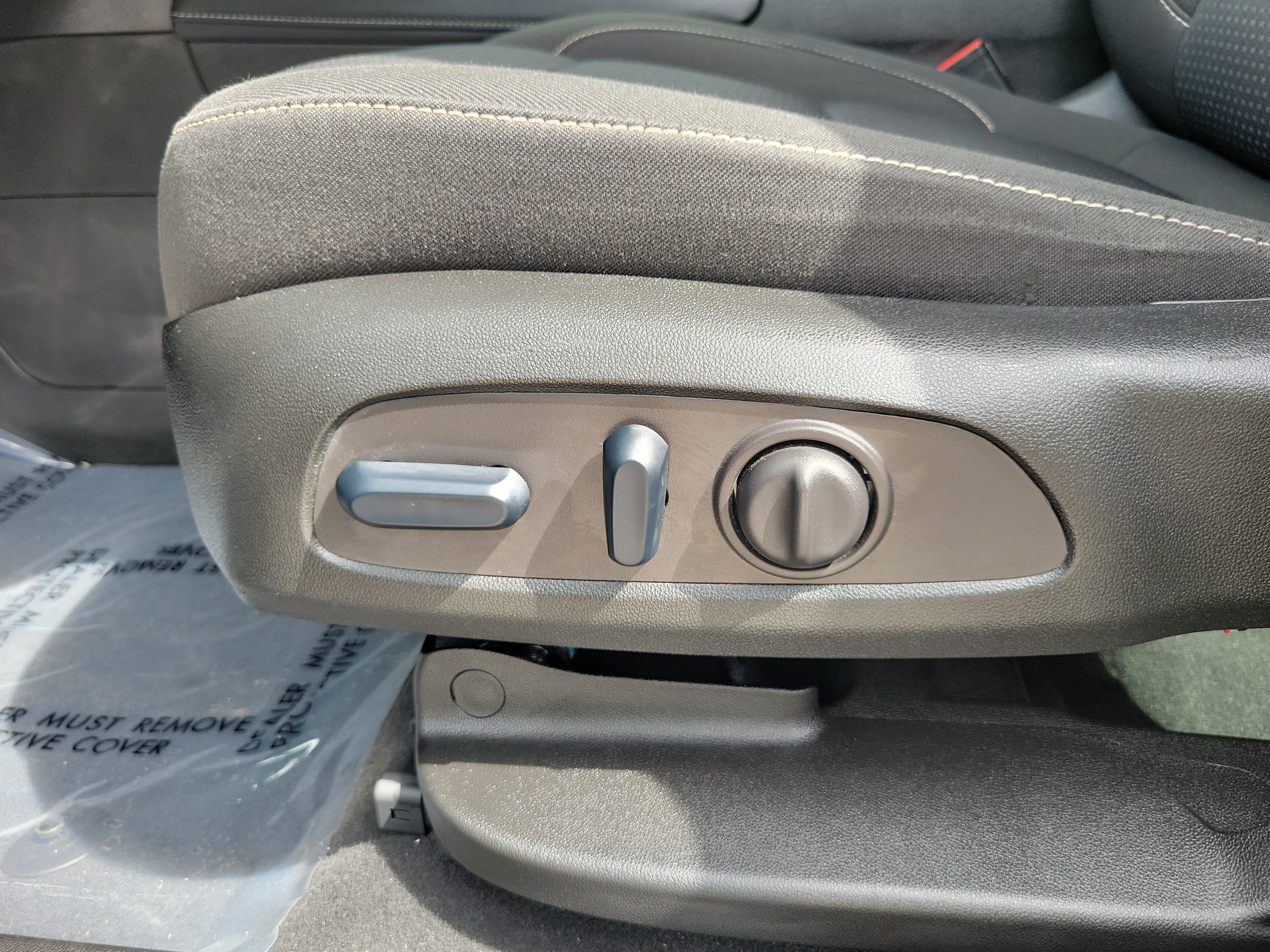 Used 2023 GMC Acadia SLE w/ Driver Convenience Package FWD image 11