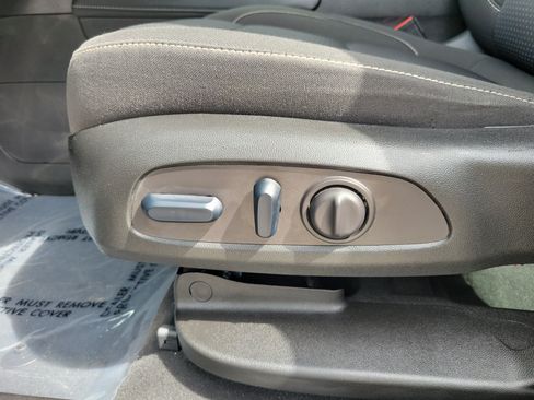 Used 2023 GMC Acadia SLE w/ Driver Convenience Package FWD image 11