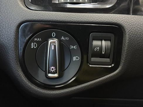 Used 2018 Volkswagen GTI 4-Door FWD image 31