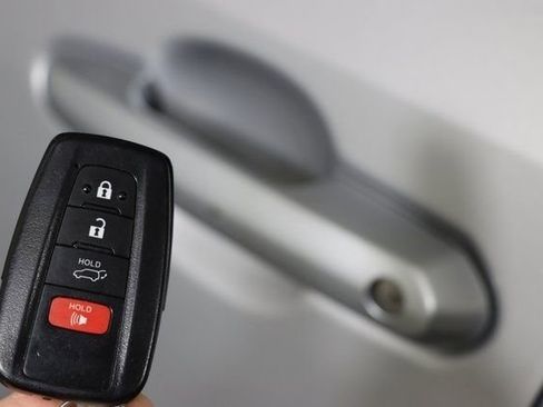 Used 2020 Toyota RAV4 XLE Premium FWD image 43