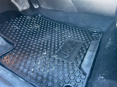 Used 2019 Jeep Cherokee Latitude Plus w/ Cold Weather Group image 36