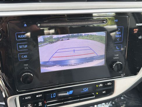 Used 2017 Toyota Corolla LE FWD image 29
