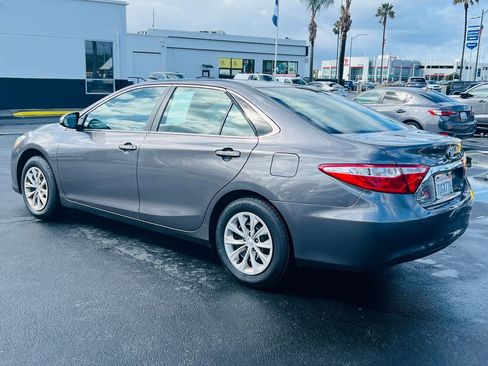 Used 2017 Toyota Camry LE image 8