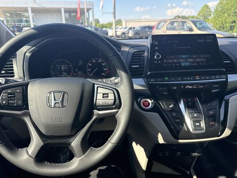 Used 2025 Honda Odyssey Touring image 14