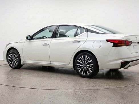Used 2025 Nissan Altima 2.5 SV image 6