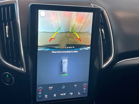 Used 2022 Ford Edge Titanium image 17