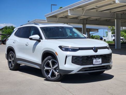 New 2026 Volkswagen Tiguan SE AWD/4WD image 2