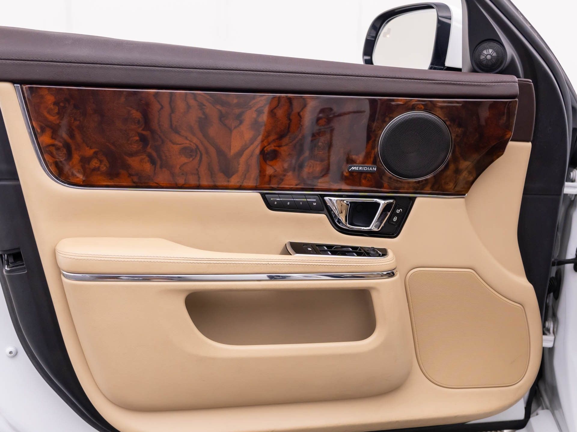 Used 2015 Jaguar XJ AWD image 12