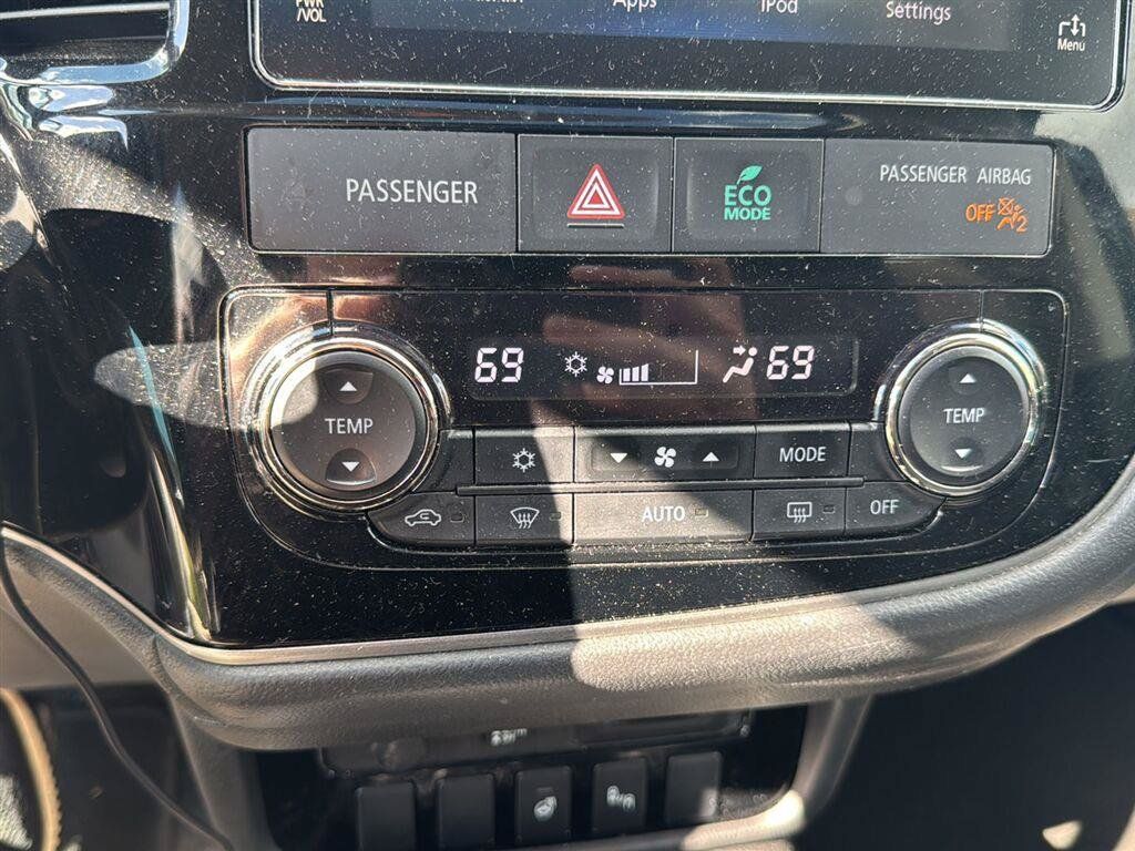 Used 2017 Mitsubishi Outlander SEL AWD/4WD image 4