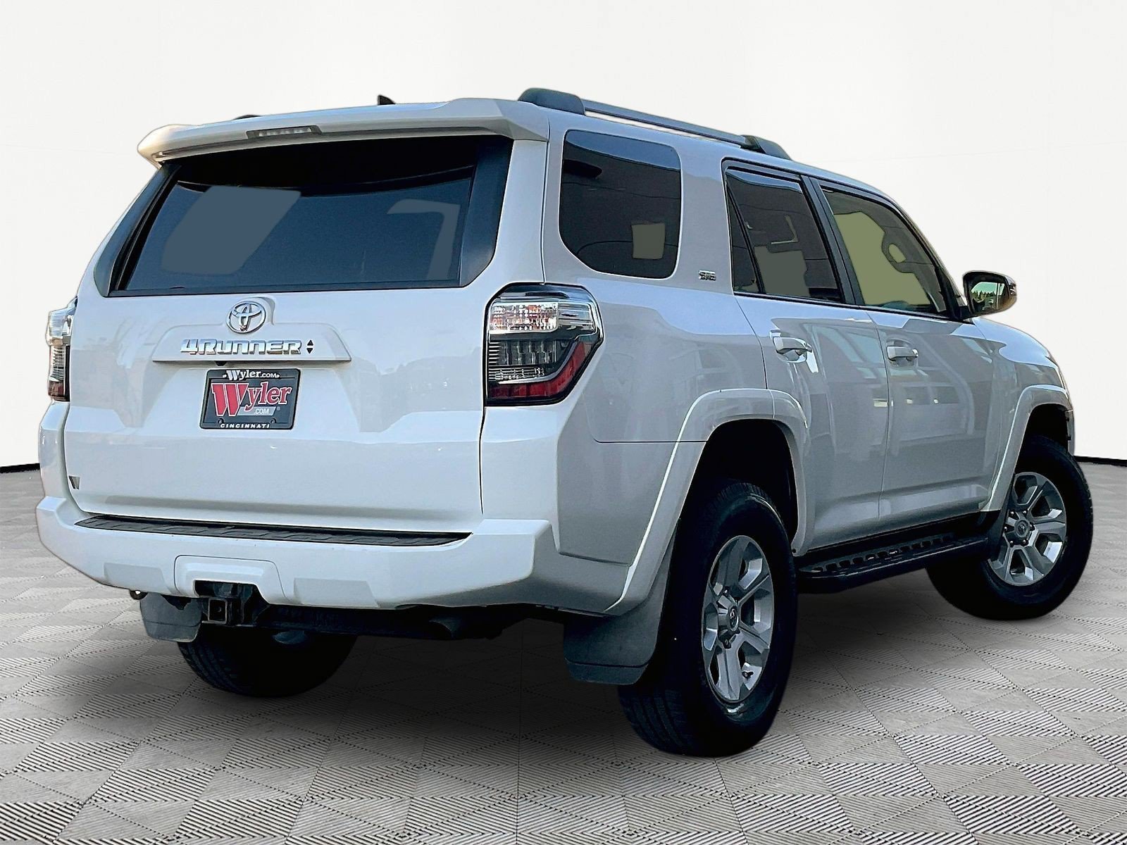 Used 2021 Toyota 4Runner SR5 Premium w/ Moonroof Package AWD/4WD image 6