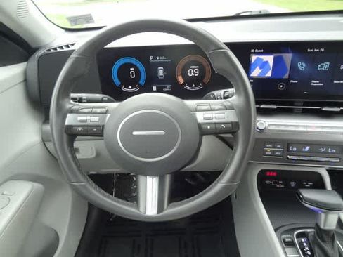Used 2025 Hyundai Kona SEL FWD image 13